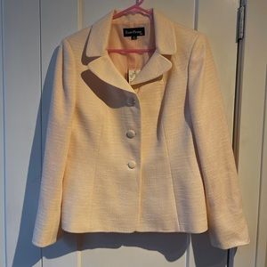 Full suit with blazer and pencil skirt